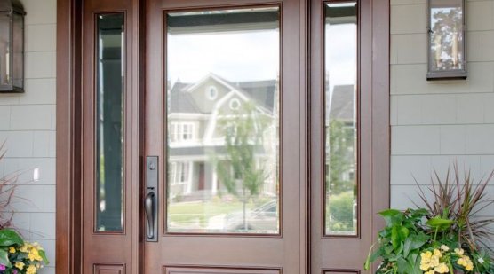 Ablakos bejárati ajtó - Praktikus és funkcionális megoldás