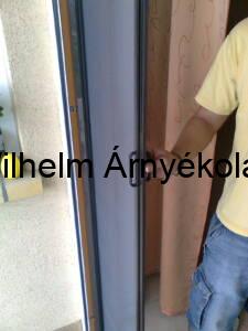 Vízszintes nyitású rolós szúnyogháló, egyszerű használattal és hatékony védelemmel.